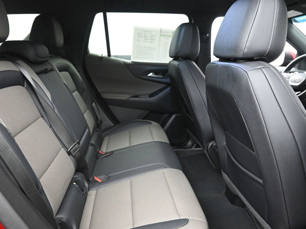 Used 2025 Chevrolet Equinox LT w/ Convenience Package II AWD/4WD image 8