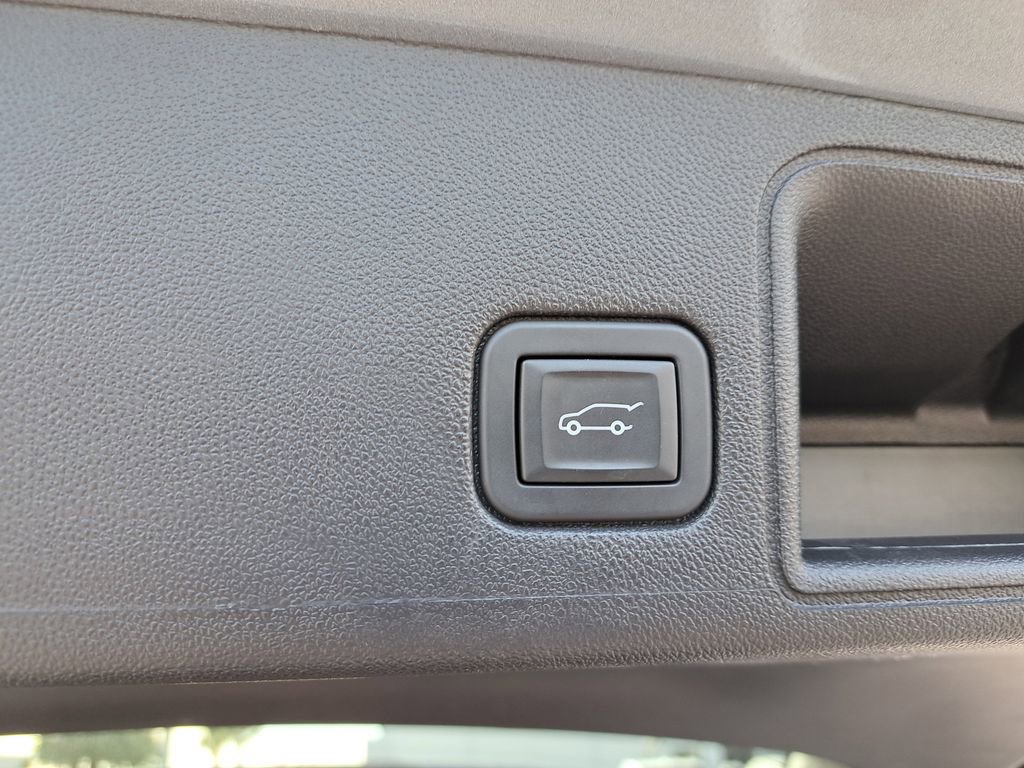 Used 2024 GMC Terrain SLT image 7