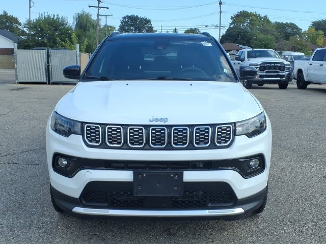 Used 2025 Jeep Compass Limited AWD/4WD image 2