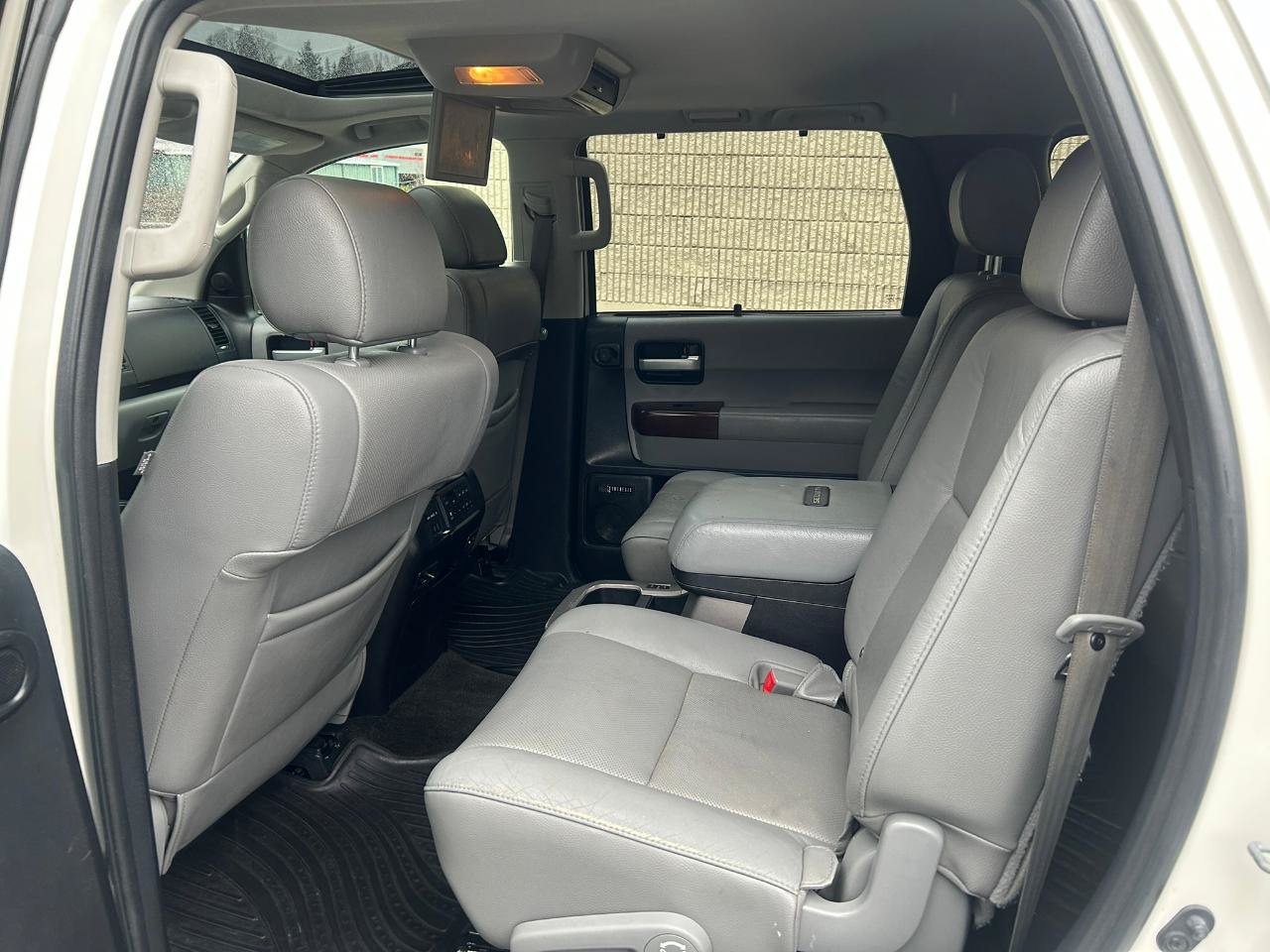Used 2014 Toyota Sequoia Platinum AWD/4WD image 15