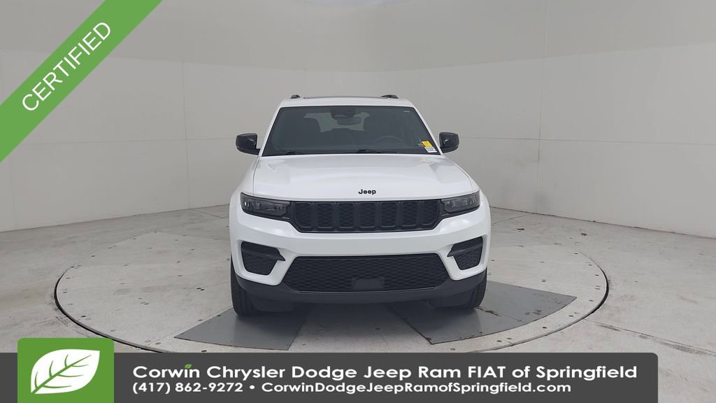 Used 2023 Jeep Grand Cherokee Altitude image 3