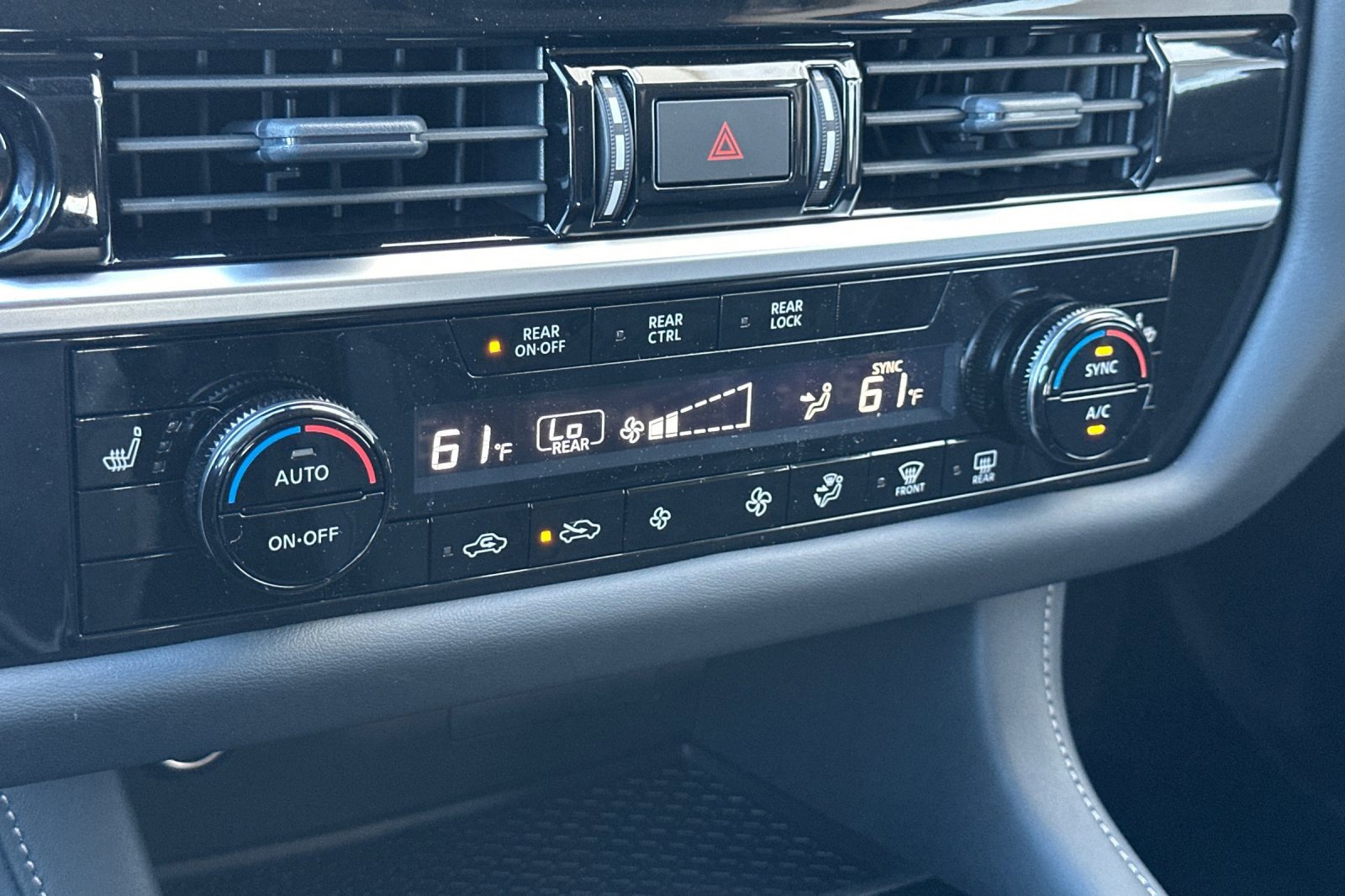 New 2025 Nissan Pathfinder SV image 18