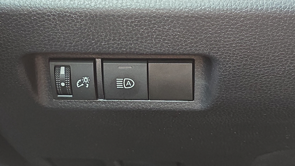 Used 2025 Toyota RAV4 LE AWD/4WD image 25