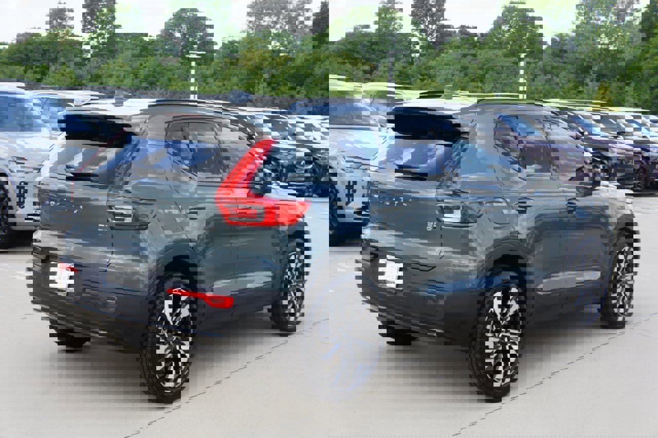 New 2026 Volvo XC40 B5 Plus w/ Protection Package Premier image 4