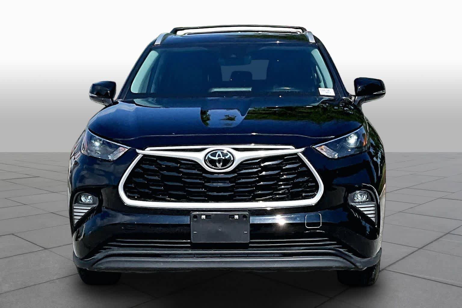 Used 2023 Toyota Highlander XLE AWD/4WD image 4