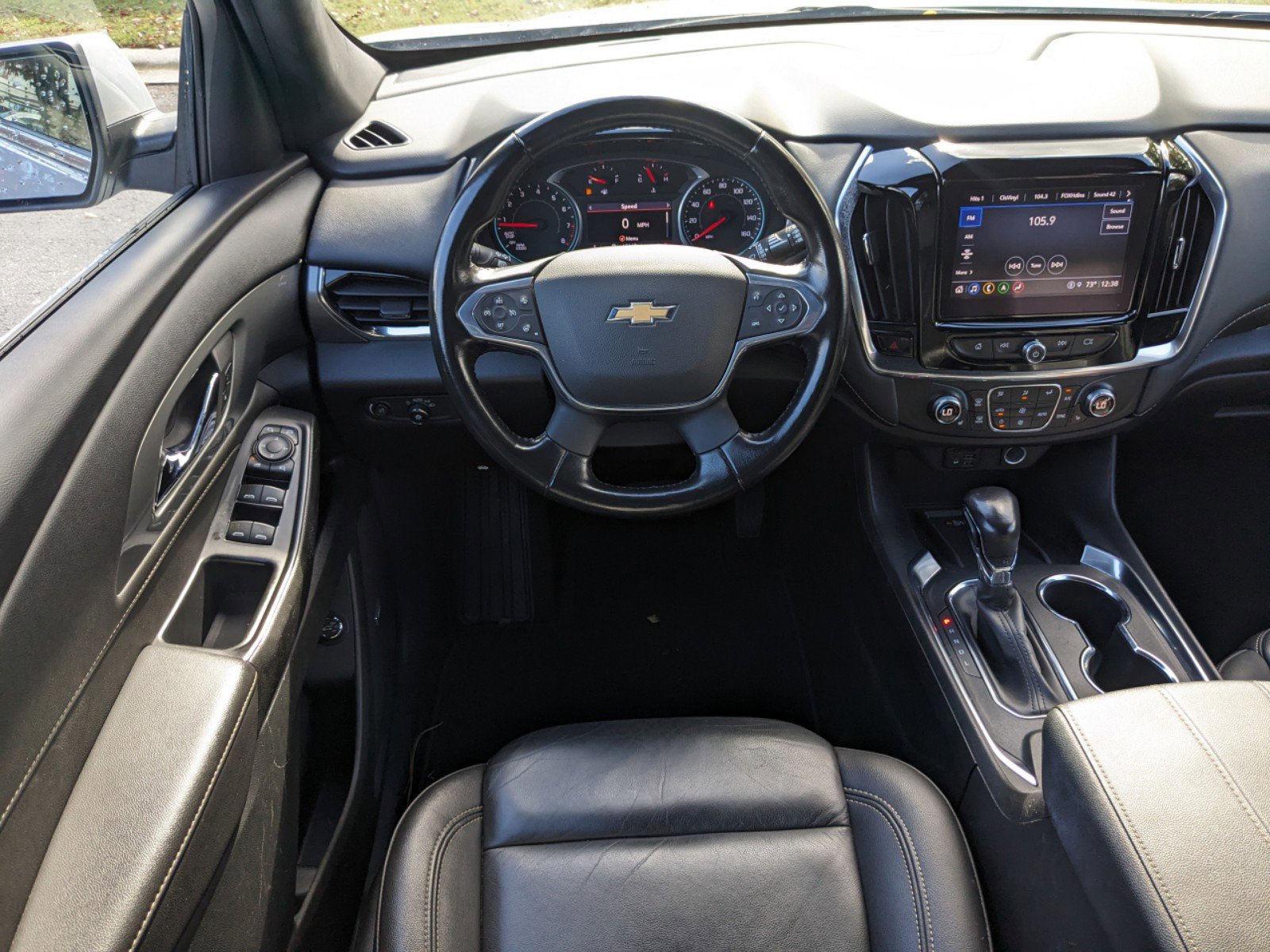 Used 2022 Chevrolet Traverse LT w/ LT Premium Package image 18