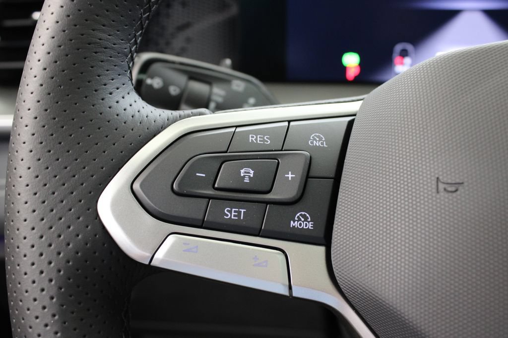 New 2026 Volkswagen Tiguan SE R-Line FWD image 25