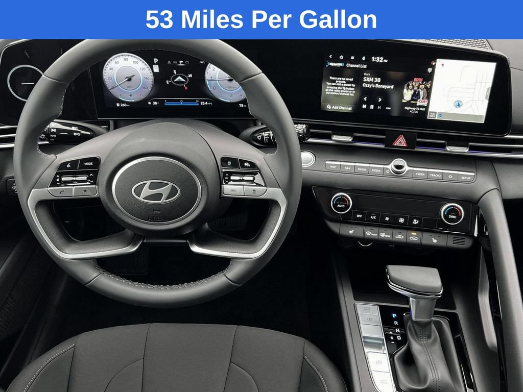 Used 2025 Hyundai Elantra SEL w/ Cargo Package FWD image 17
