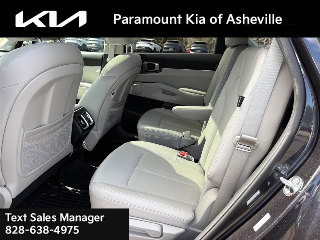 Certified 2025 Kia Sorento EX w/ Panoramic Sunroof Package image 22