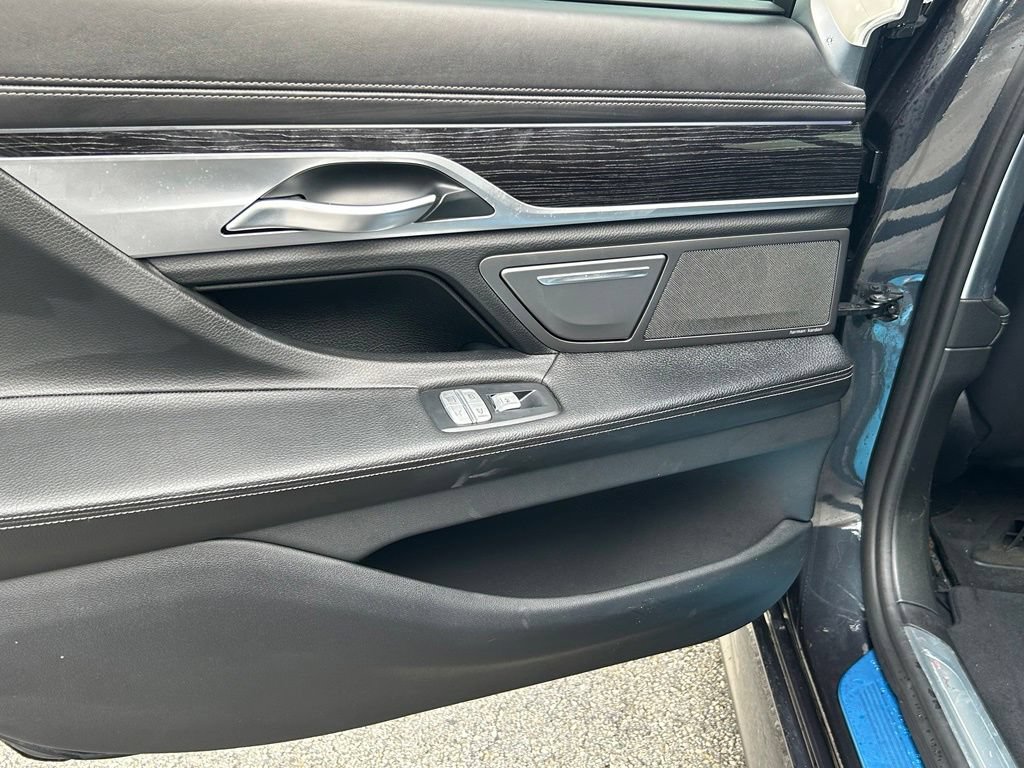 Used 2019 BMW 740i w/ Executive Package RWD image 43