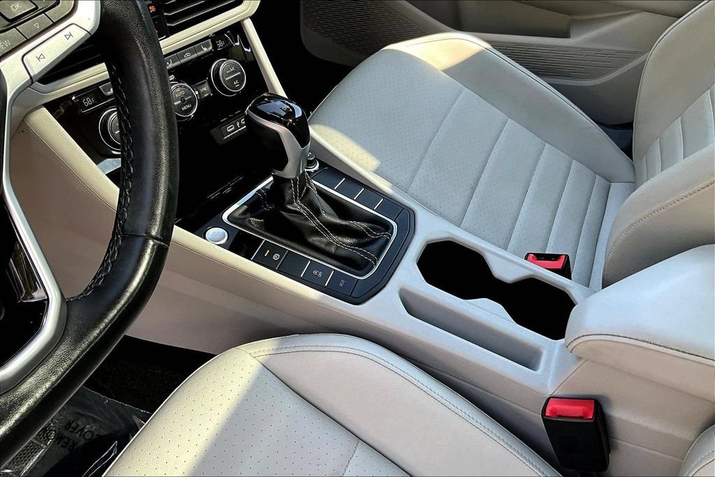 Used 2023 Volkswagen Jetta SE FWD image 19