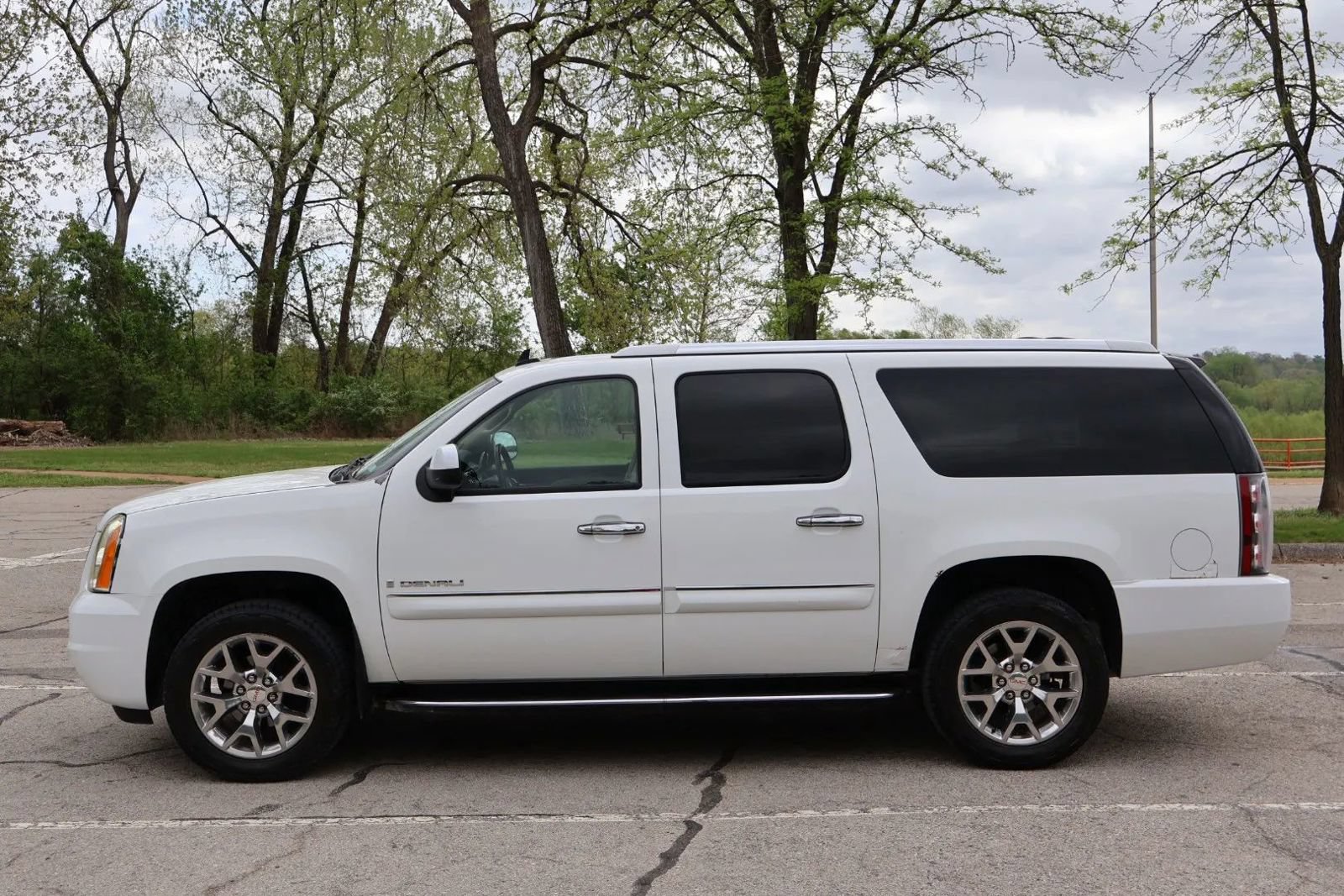 Used 2008 GMC Yukon XL Denali AWD/4WD image 8