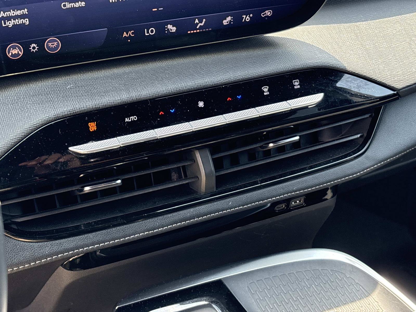 Used 2025 Buick Enclave Preferred w/ Power Package FWD image 24