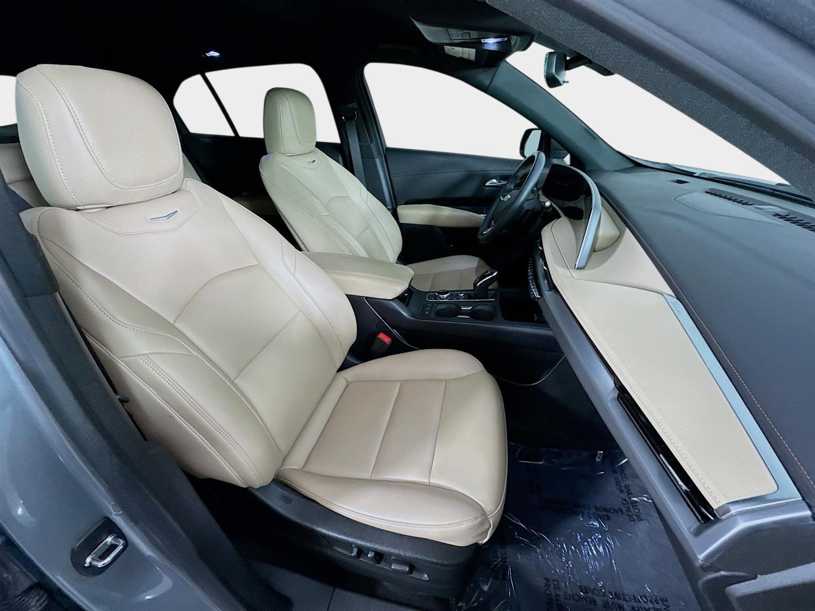 Used 2024 Cadillac XT4 Luxury w/ Cold Weather Package image 29