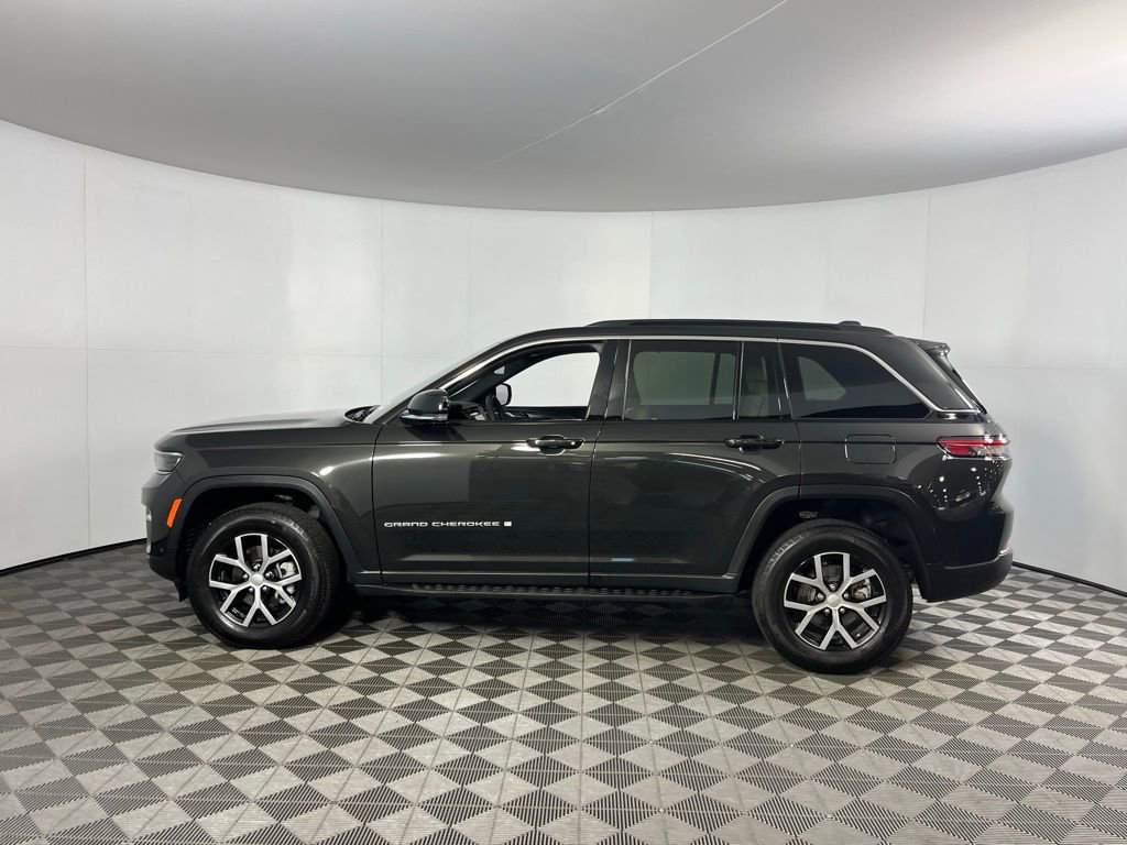 Used 2024 Jeep Grand Cherokee Limited w/ Luxury Tech Group II image 10