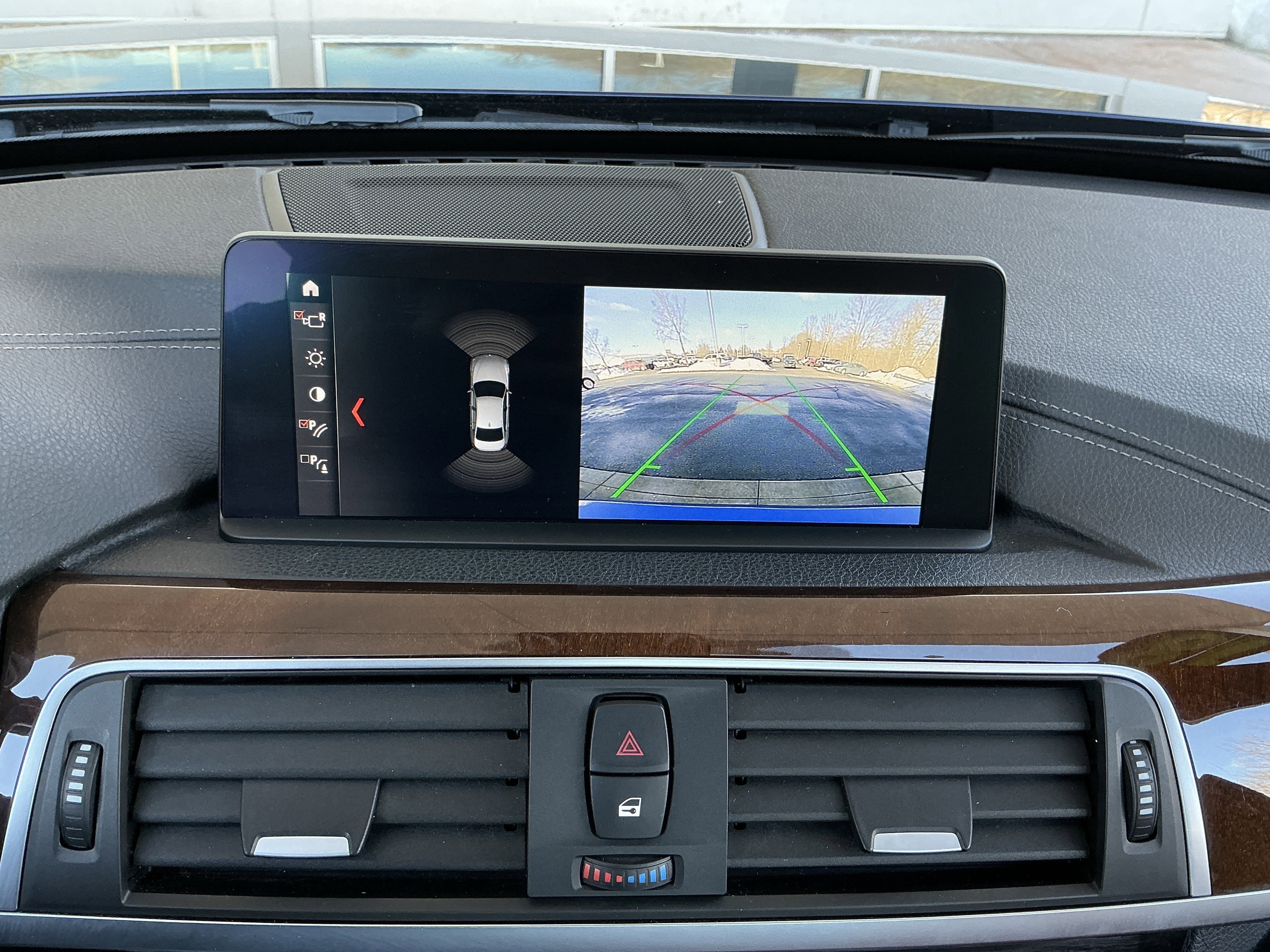 Used 2018 BMW 330i xDrive Sedan w/ Premium Package image 10