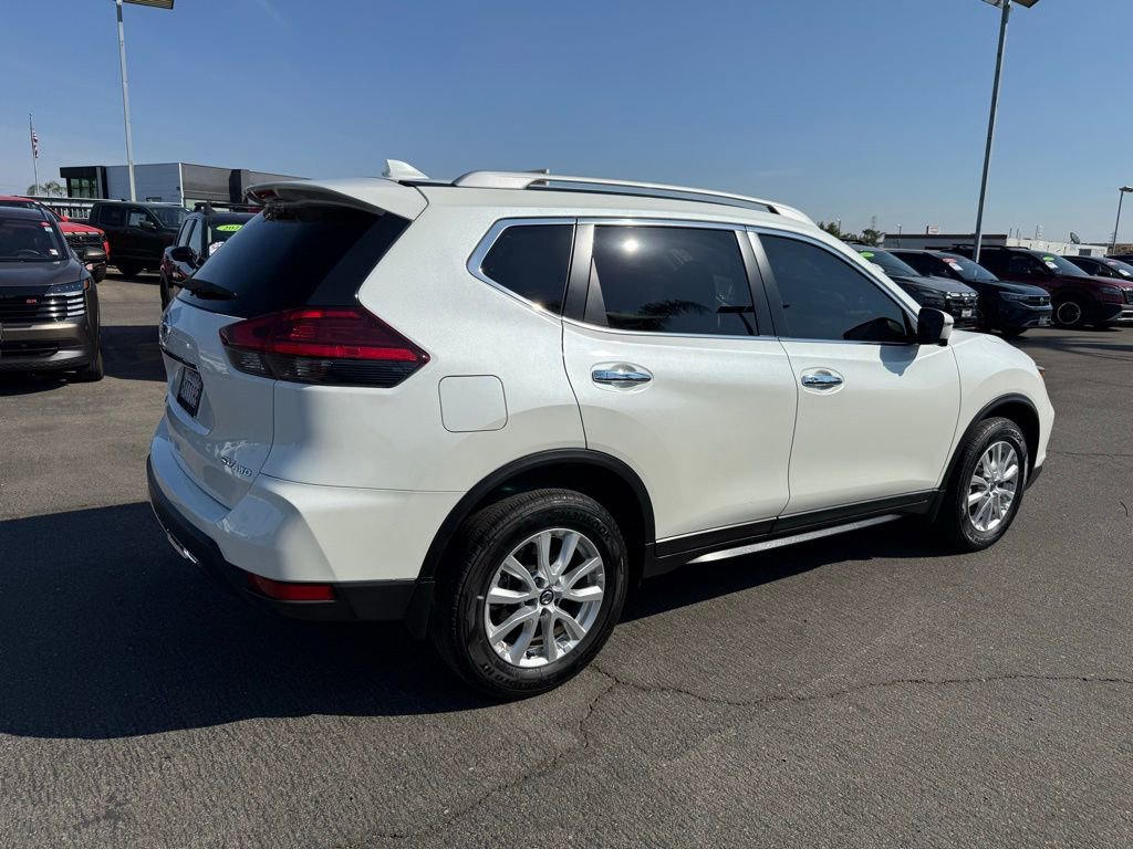 Used 2017 Nissan Rogue SV w/ SV Premium Package image 6