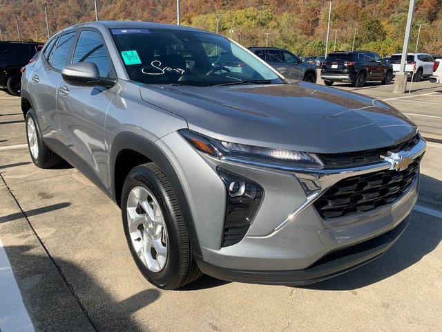 Used 2024 Chevrolet Trax LS w/ LS Convenience Package image 16