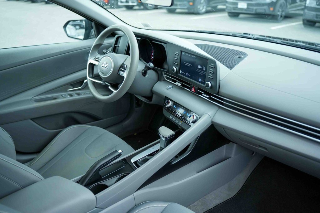 Used 2022 Hyundai Elantra SEL image 13