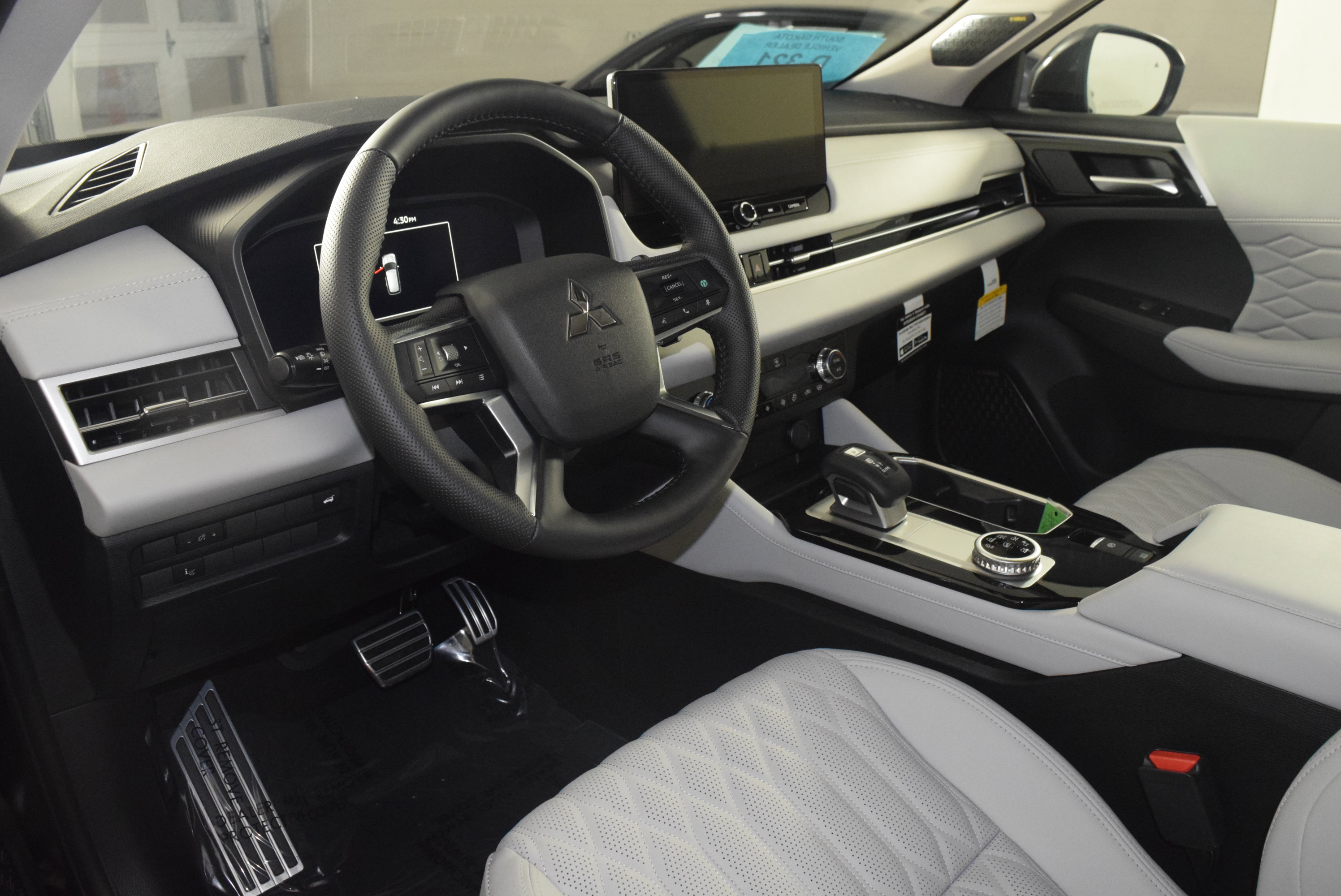 New 2025 Mitsubishi Outlander AWD image 2