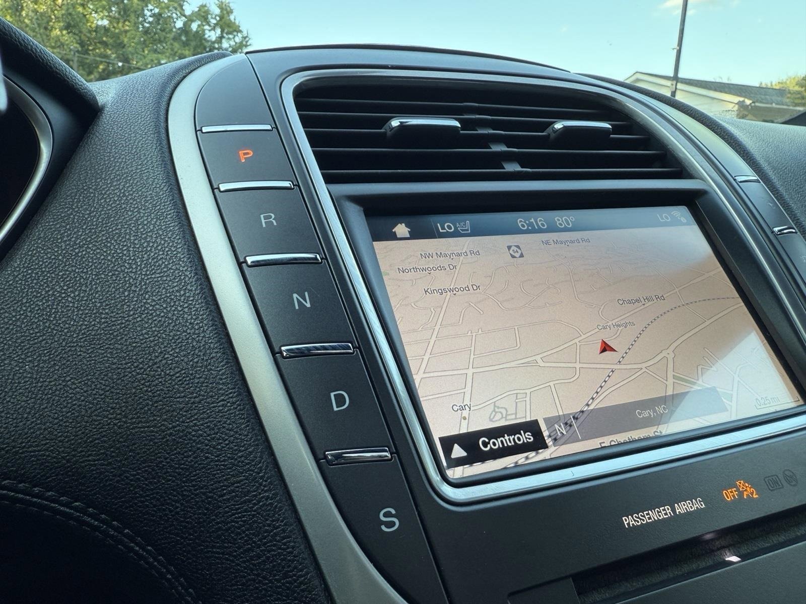 Used 2017 Lincoln MKX Reserve w/ Luxury Package image 38