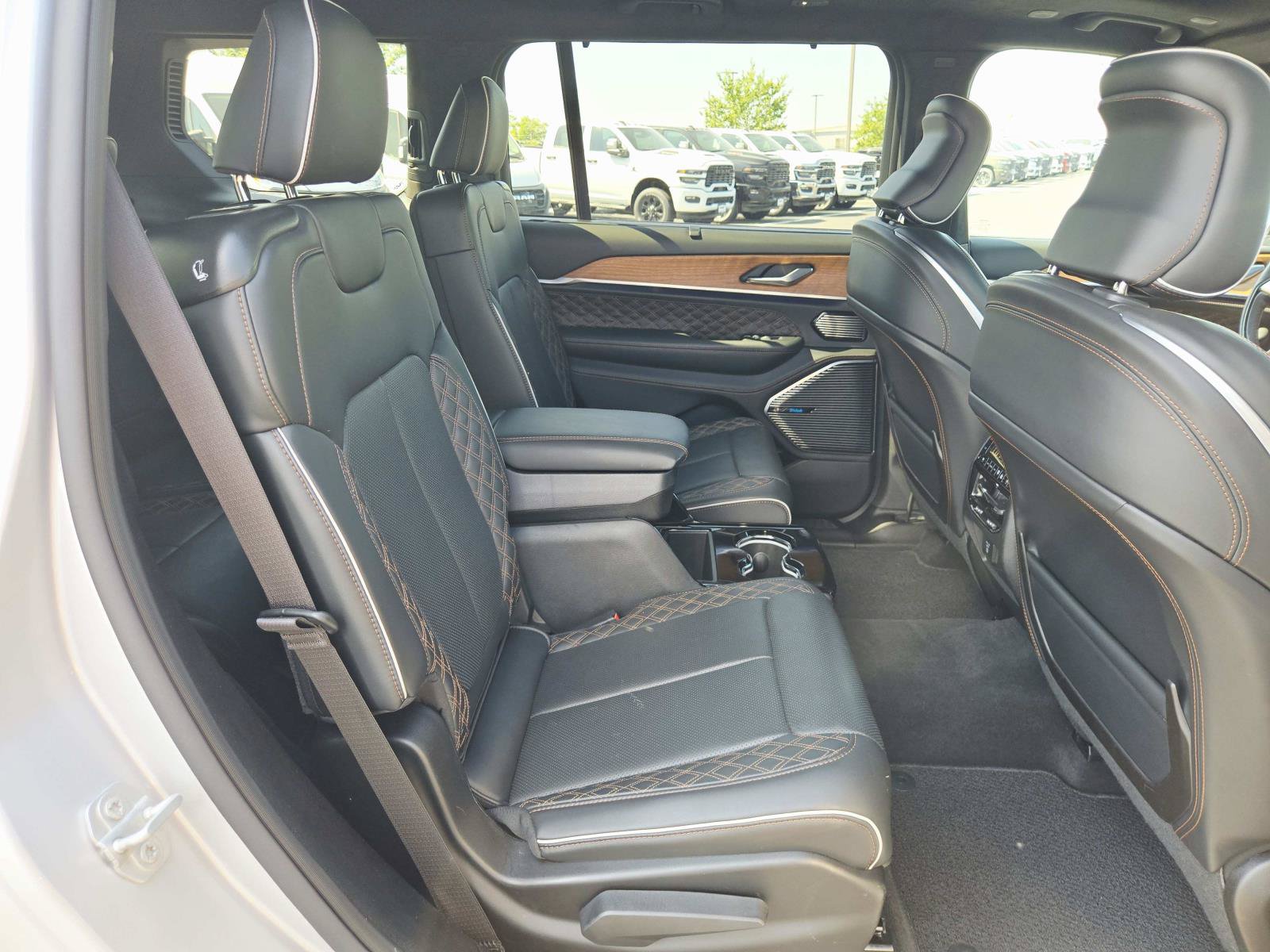 Used 2025 Jeep Grand Cherokee L Summit AWD/4WD image 18