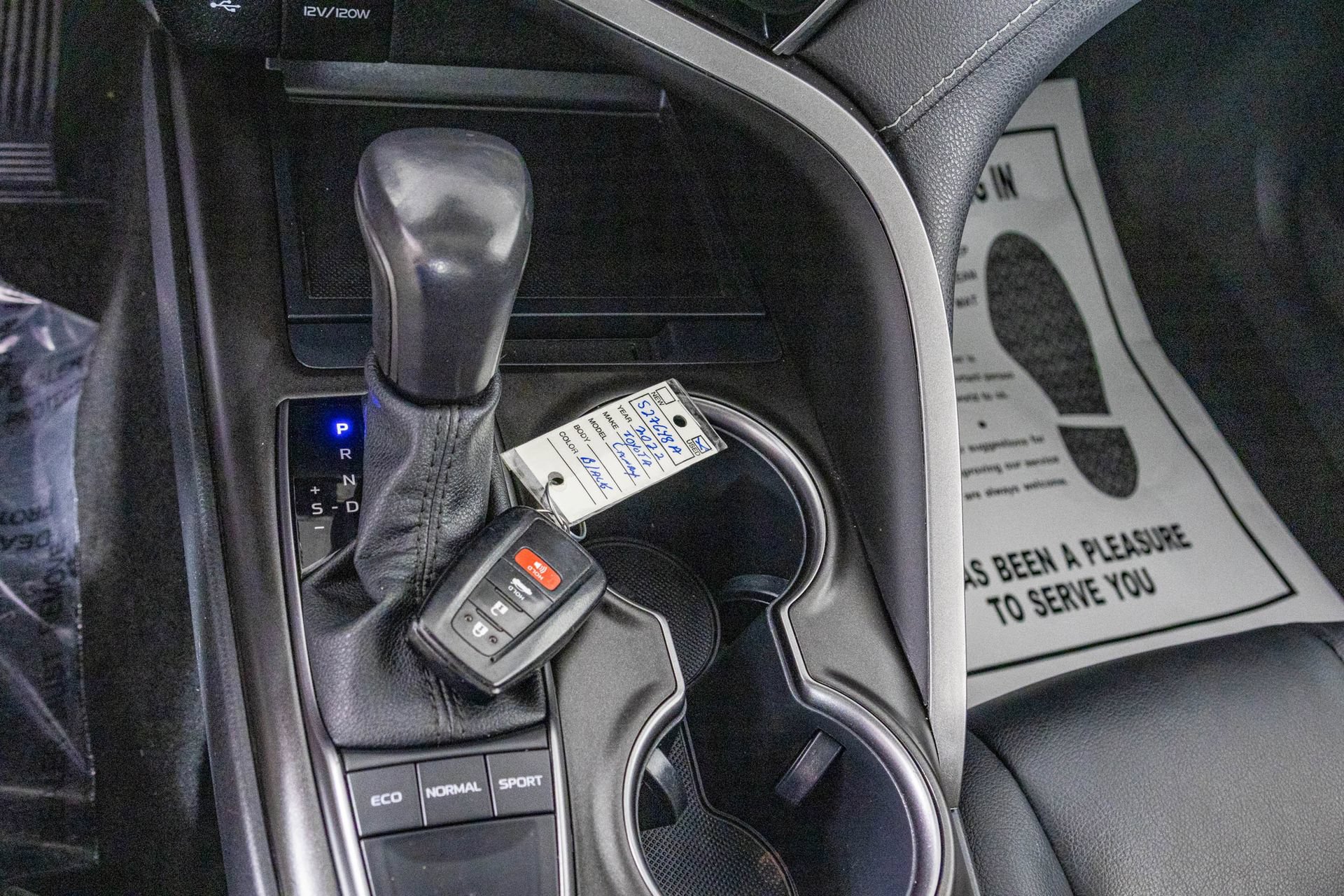 Used 2022 Toyota Camry SE w/ Cold Weather Package FWD image 27