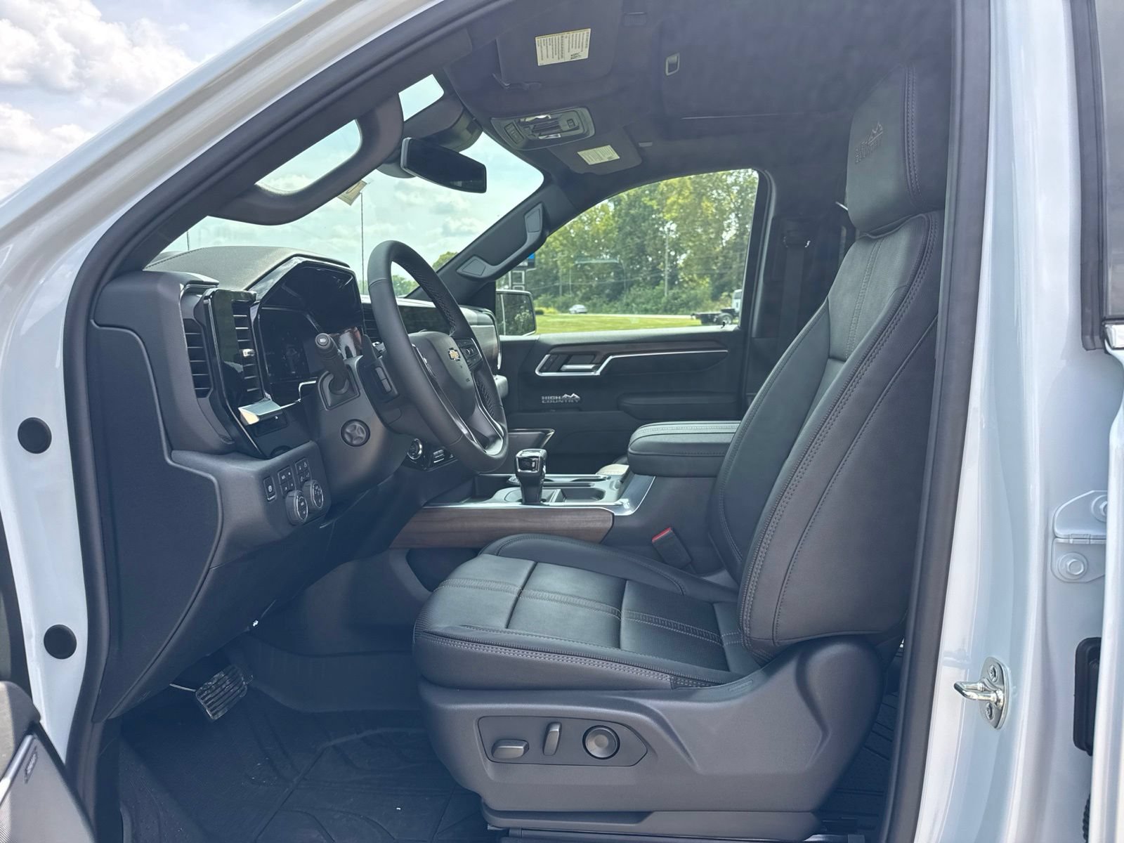 New 2026 Chevrolet Silverado 1500 High Country w/ High Country Premium Package AWD/4WD image 18