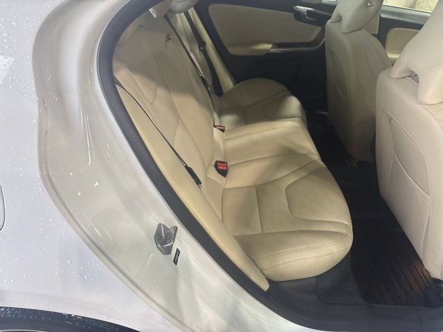 Used 2016 Volvo S60 T5 Inscription Platinum w/ Climate Package image 9