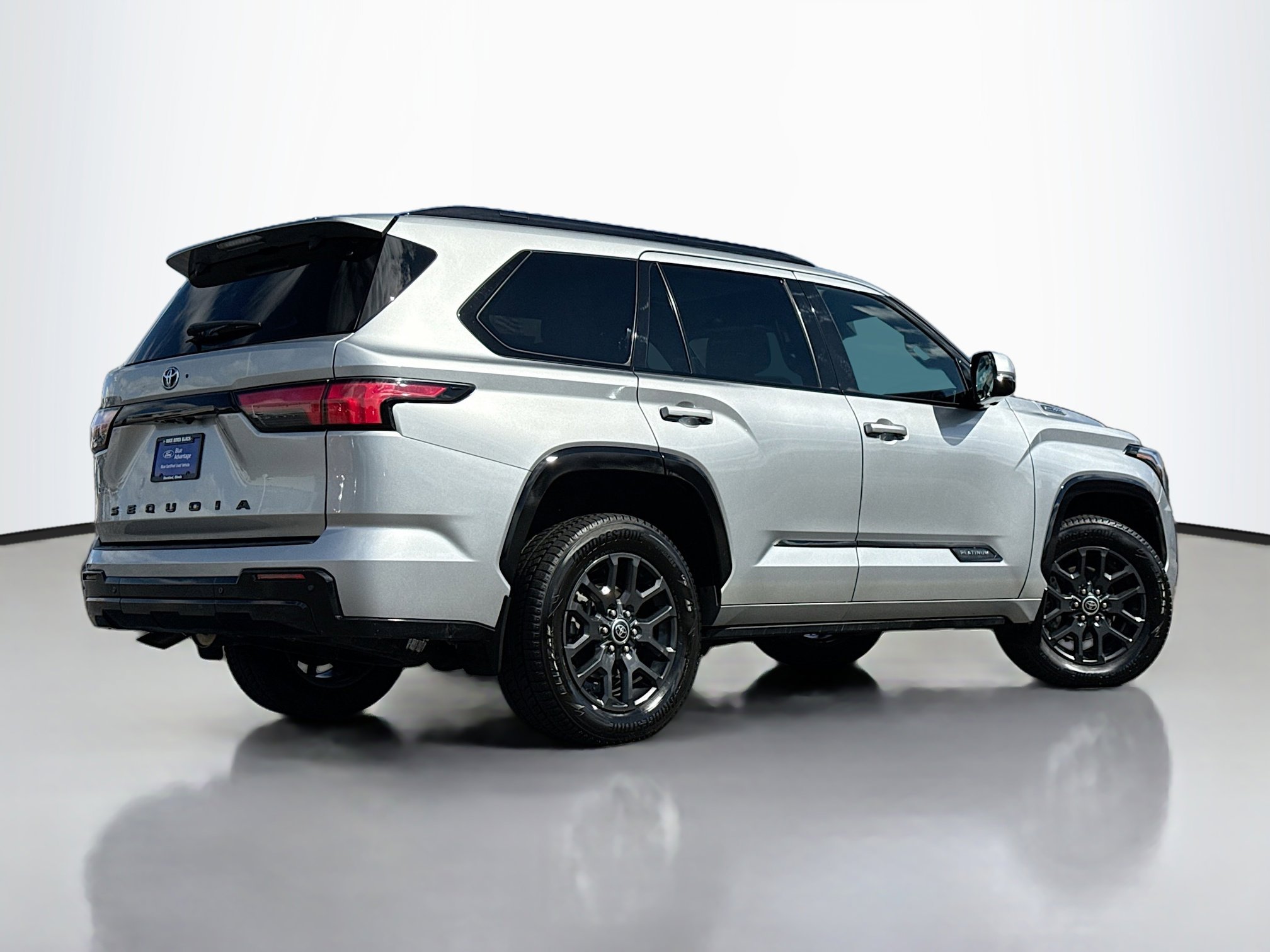 Used 2023 Toyota Sequoia Platinum image 2