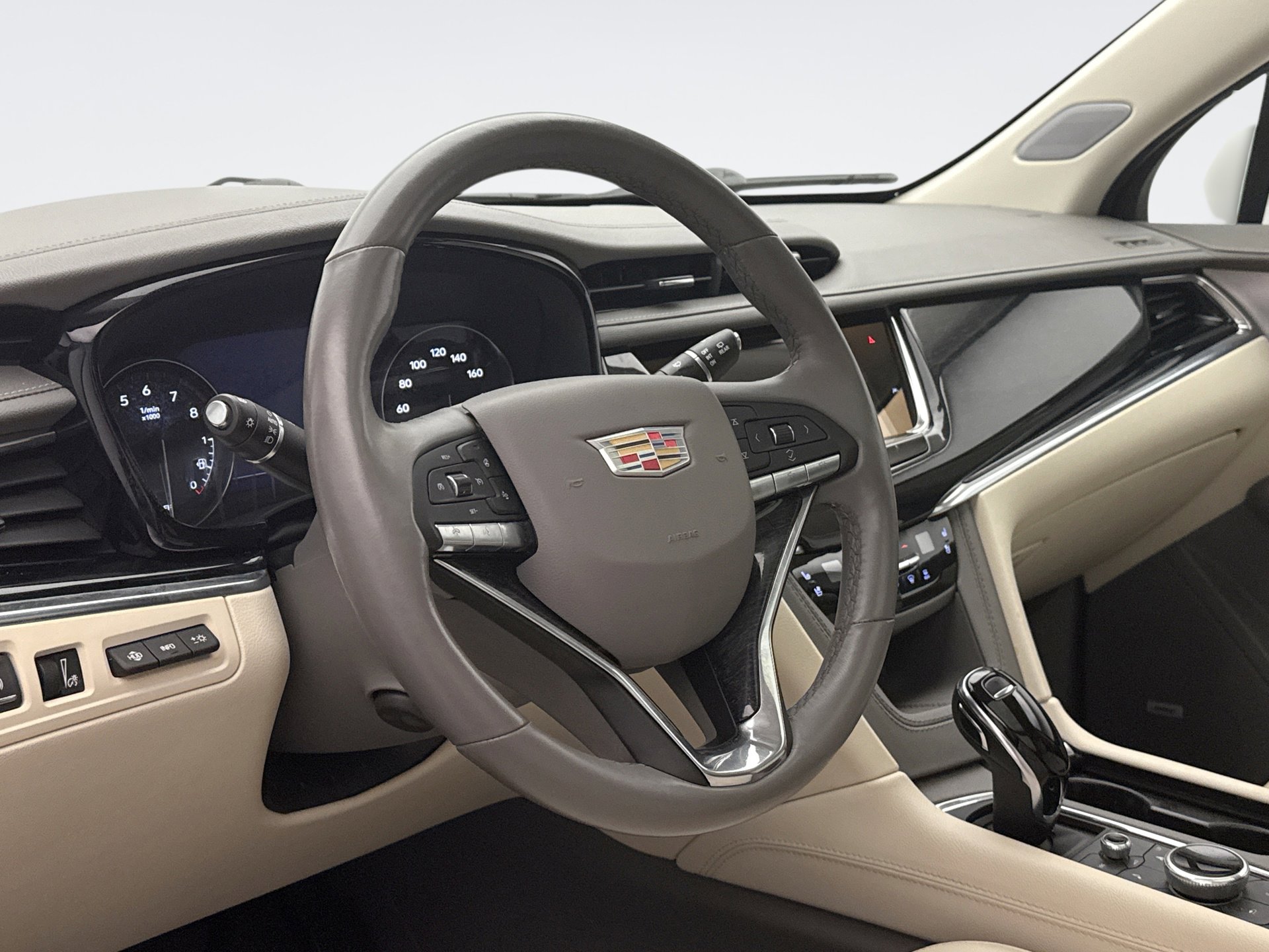 Used 2023 Cadillac XT6 Premium Luxury w/ Technology Package AWD/4WD image 7