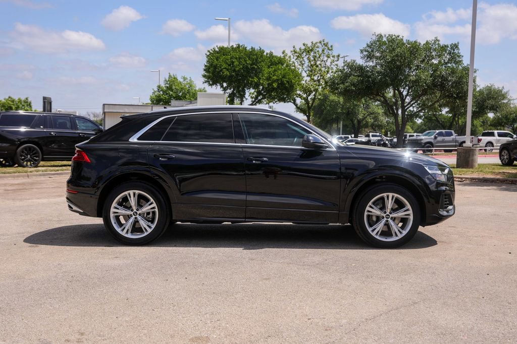 Used 2022 Audi Q8 Premium image 5