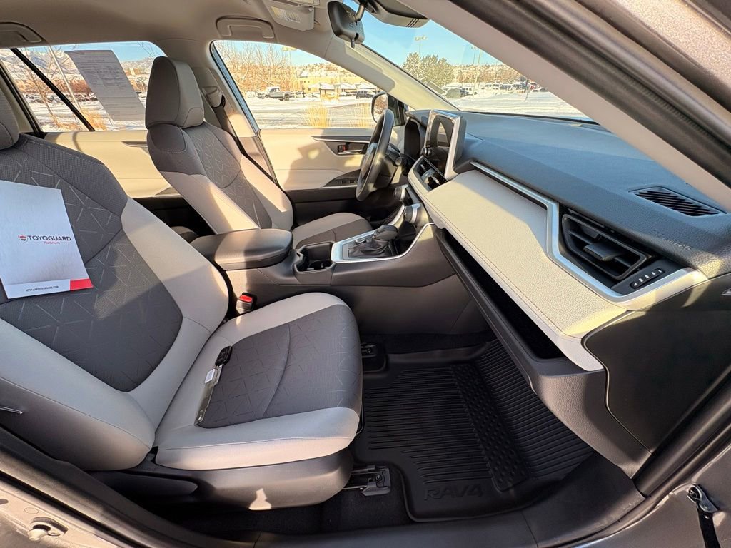 Used 2025 Toyota RAV4 XLE image 32
