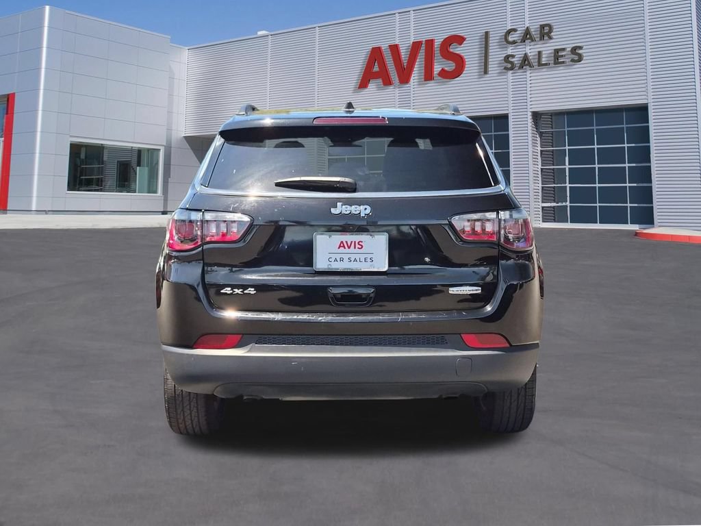 Used 2025 Jeep Compass Latitude w/ Sun & Sound Group AWD/4WD image 7