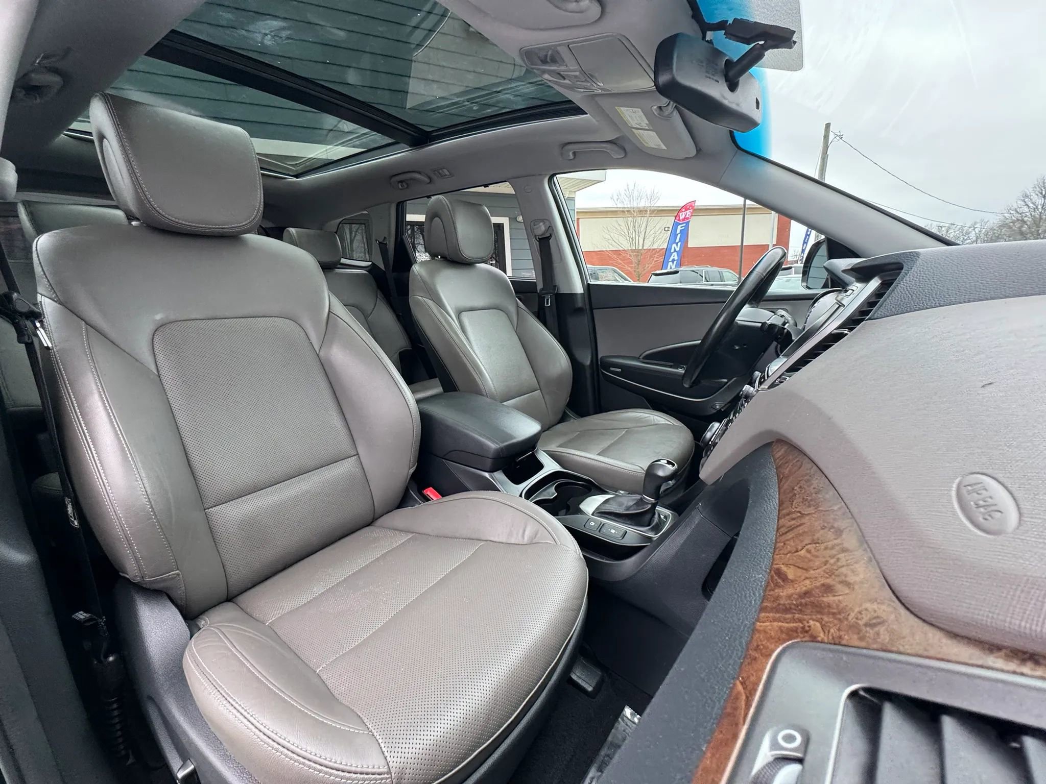 Used 2017 Hyundai Santa Fe AWD image 28