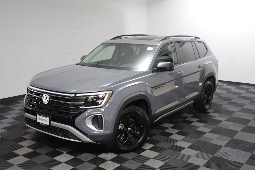 Used 2025 Volkswagen Atlas Peak Edition SE AWD/4WD image 2