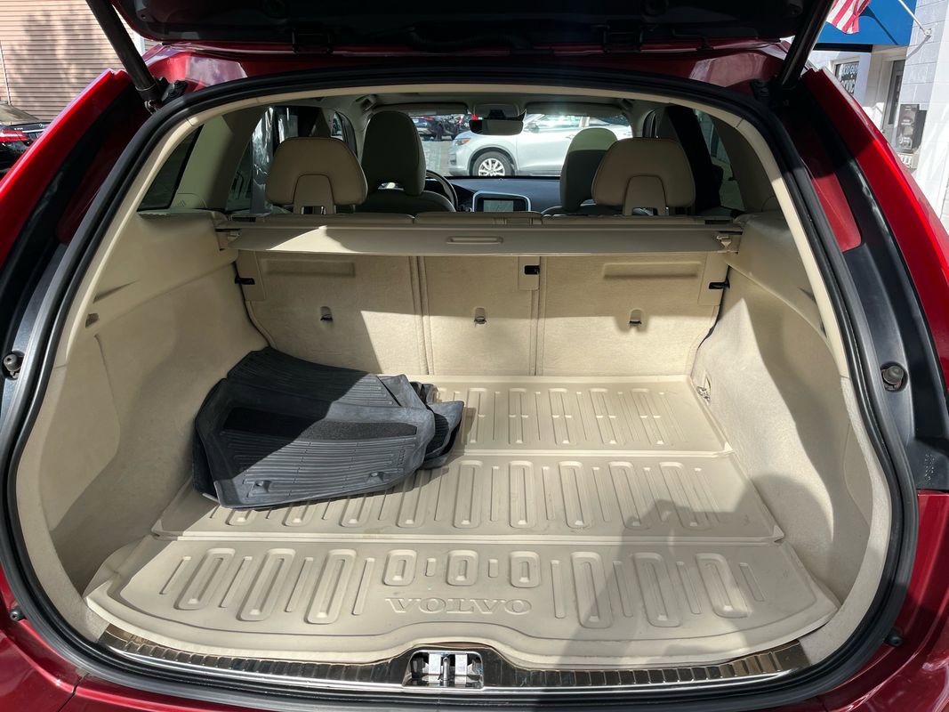 Used 2016 Volvo XC60 T6 w/ Proximity Package image 24