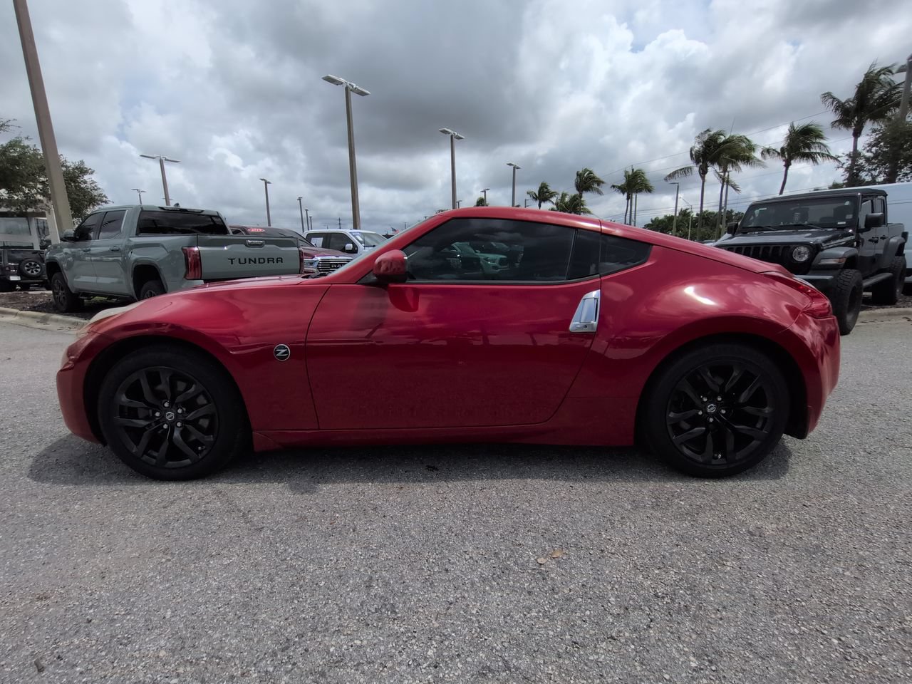Used 2017 Nissan 370Z Coupe RWD image 8