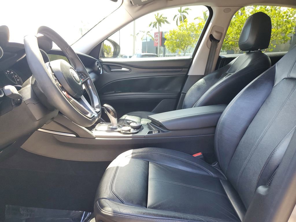 Used 2018 Alfa Romeo Stelvio AWD image 21