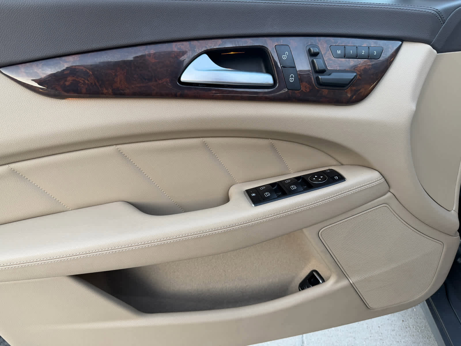 Used 2014 Mercedes-Benz CLS 550 4MATIC image 24