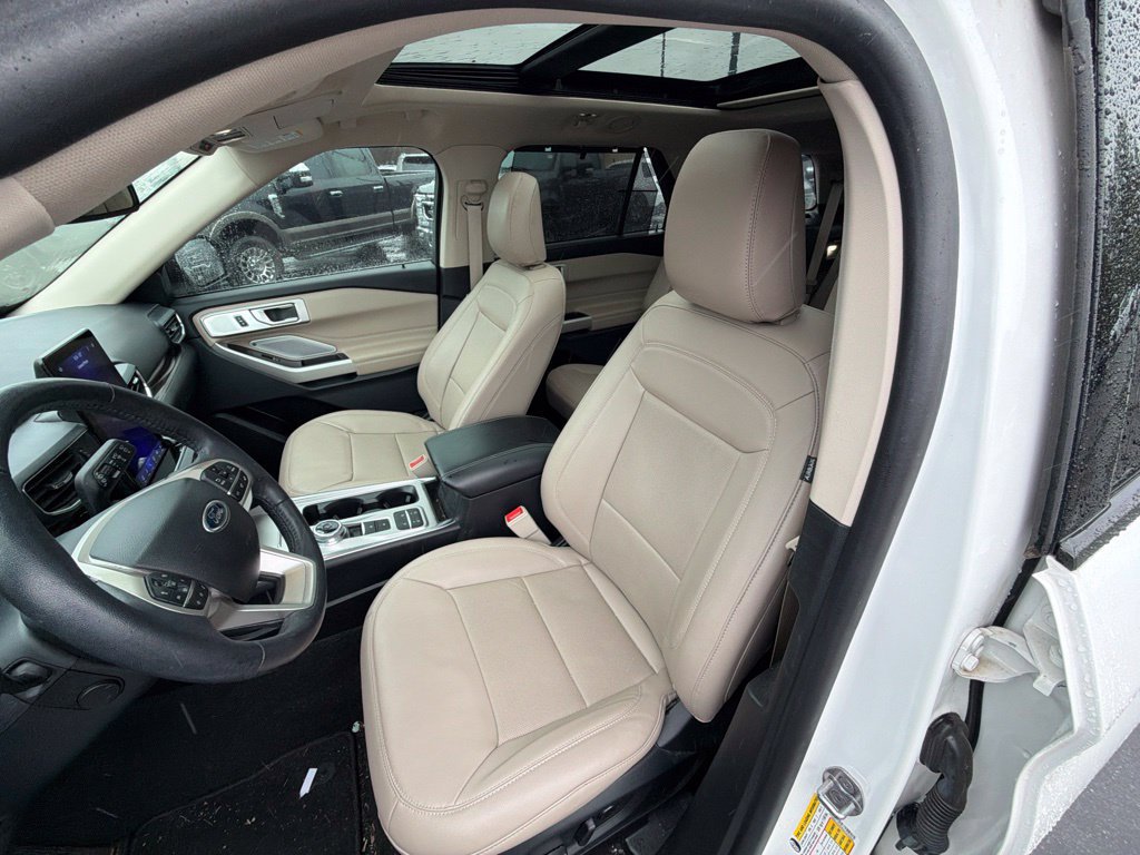 Used 2024 Ford Explorer Limited w/ Limited Technology Package RWD image 9