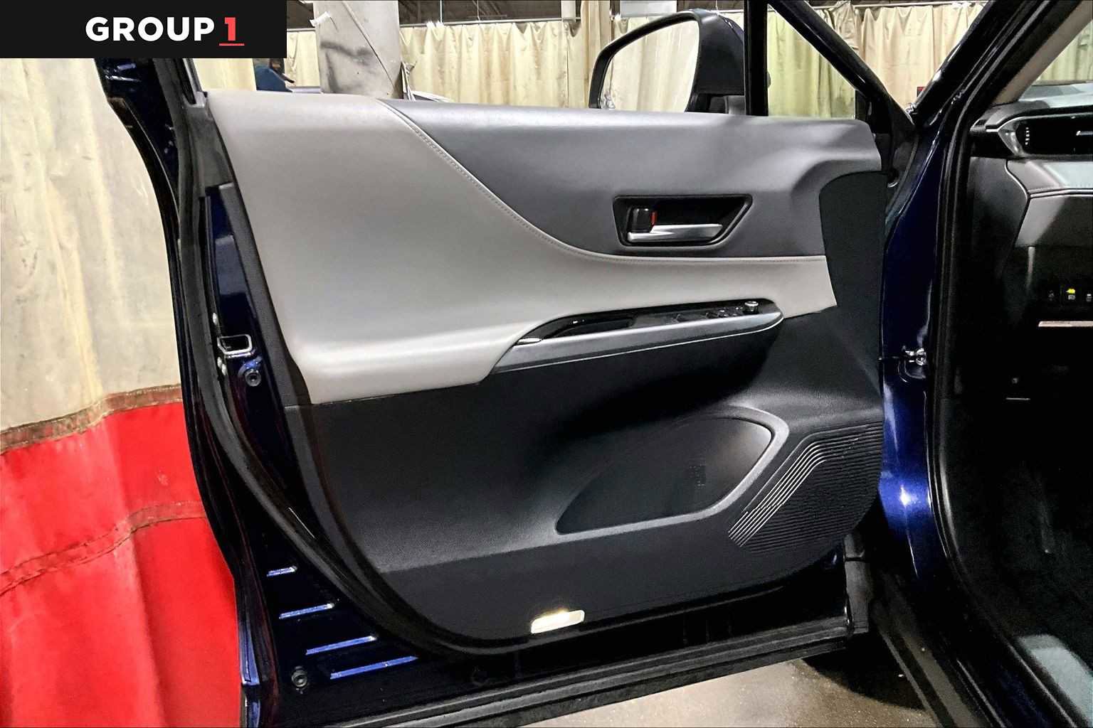 Certified 2021 Toyota Venza LE image 21