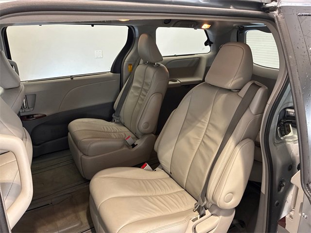 Used 2014 Toyota Sienna XLE image 23