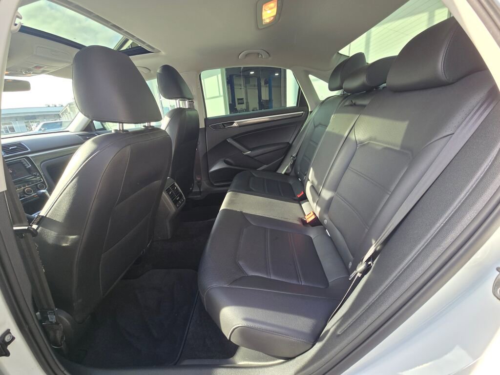 Used 2017 Volkswagen Passat 1.8T SE image 13