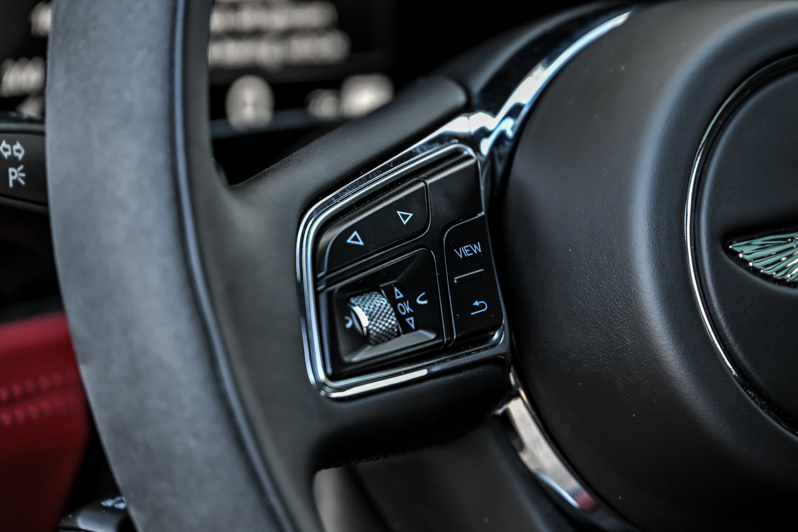Certified 2022 Bentley Bentayga AWD/4WD image 28