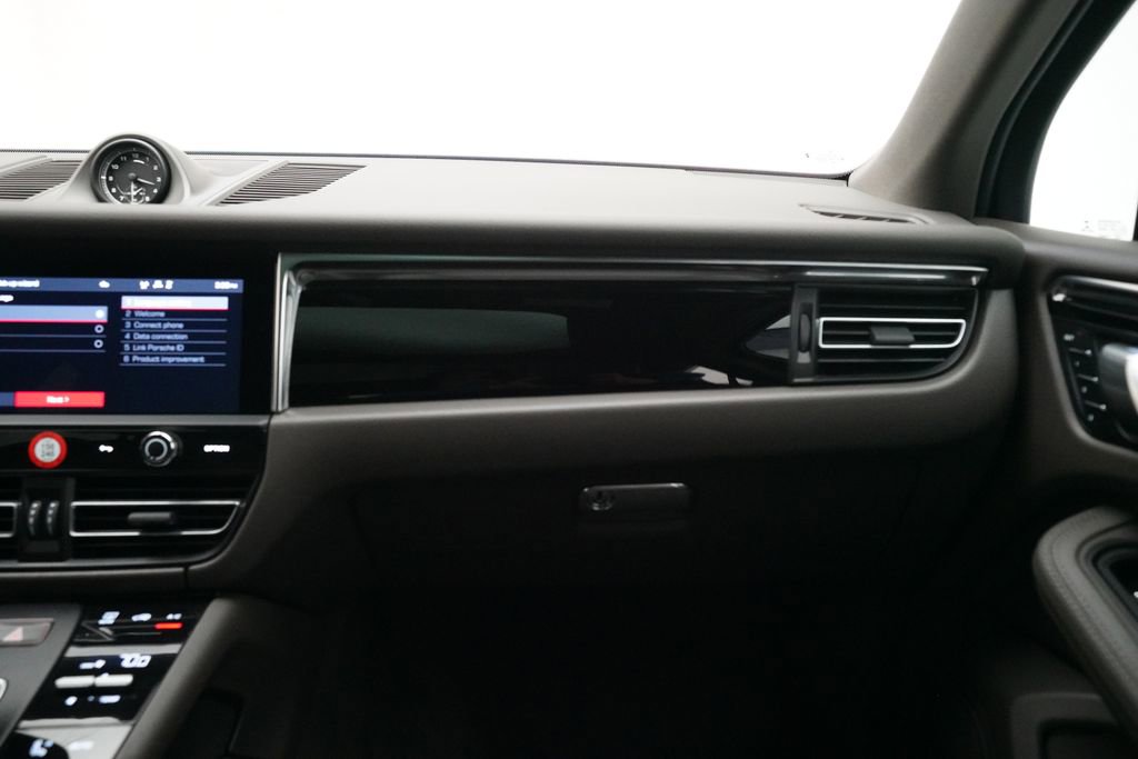 Certified 2023 Porsche Macan image 25