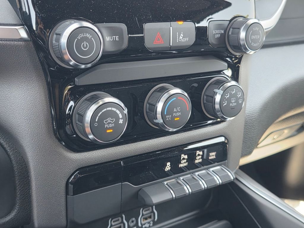 New 2026 RAM 1500 Big Horn w/ Night Edition AWD/4WD image 16