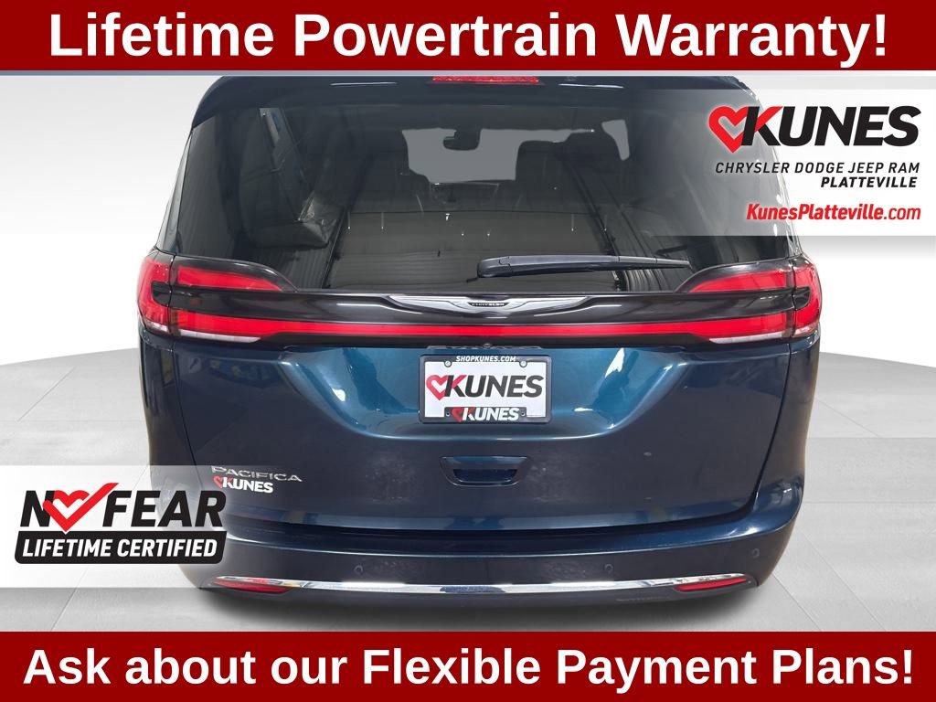 Used 2023 Chrysler Pacifica Touring-L image 9