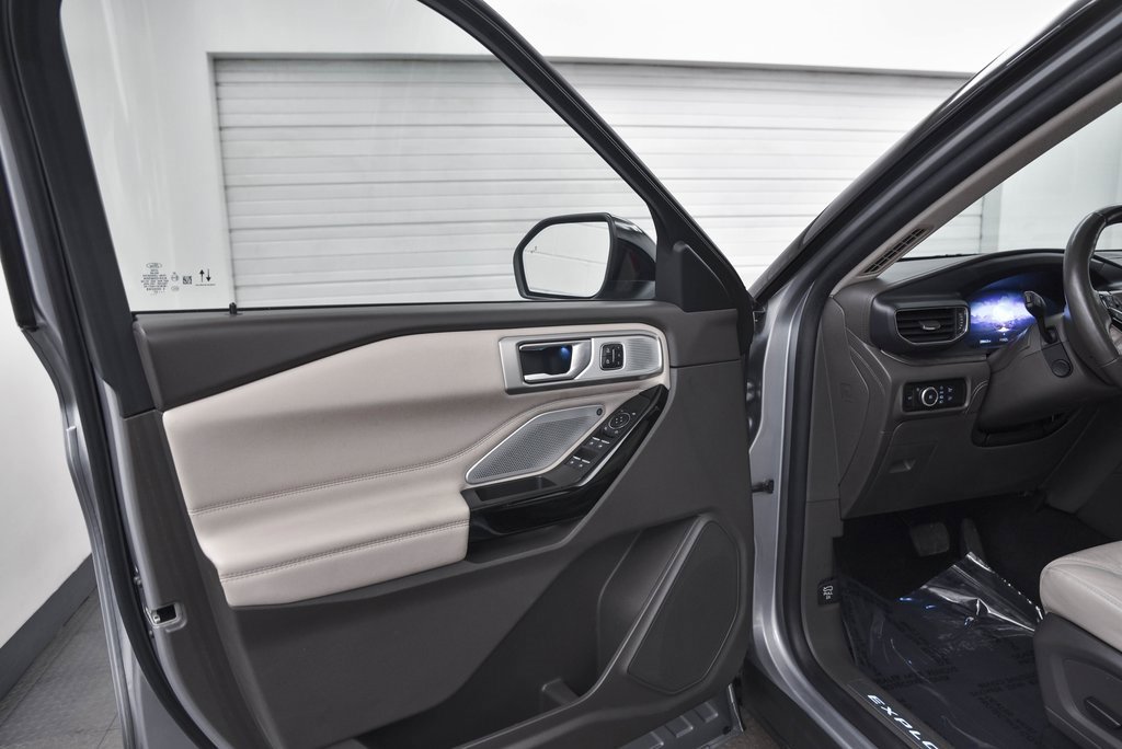 Used 2023 Ford Explorer Platinum w/ Technology Package image 9