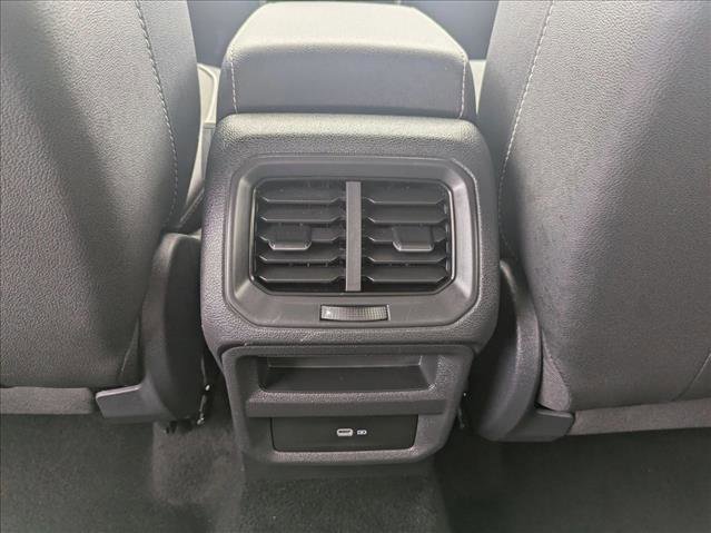 Used 2024 Volkswagen Taos SE FWD image 16
